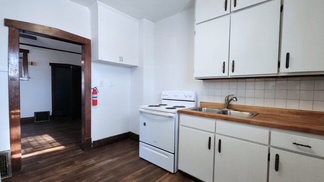 Building Photo - 1316 3rd Ave N