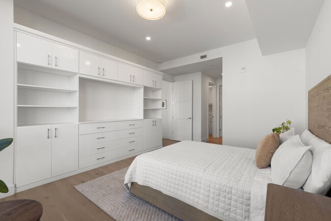 Building Photo - 2425 Peachtree Rd NE