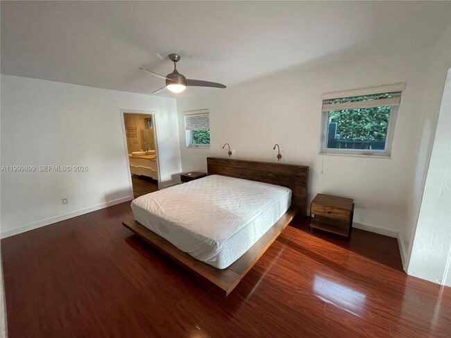 Building Photo - 14610 Tarpon Dr