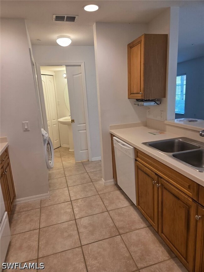 Building Photo - 9450 Ivy Brook Run
