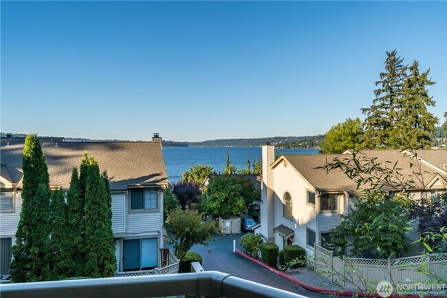 Building Photo - Lake Sammamish View Condo For Lease