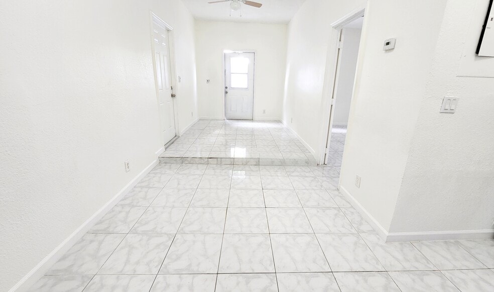 Building Photo - 421 W Evanston Cir