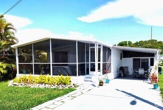 Building Photo - 912 S Silver Cir