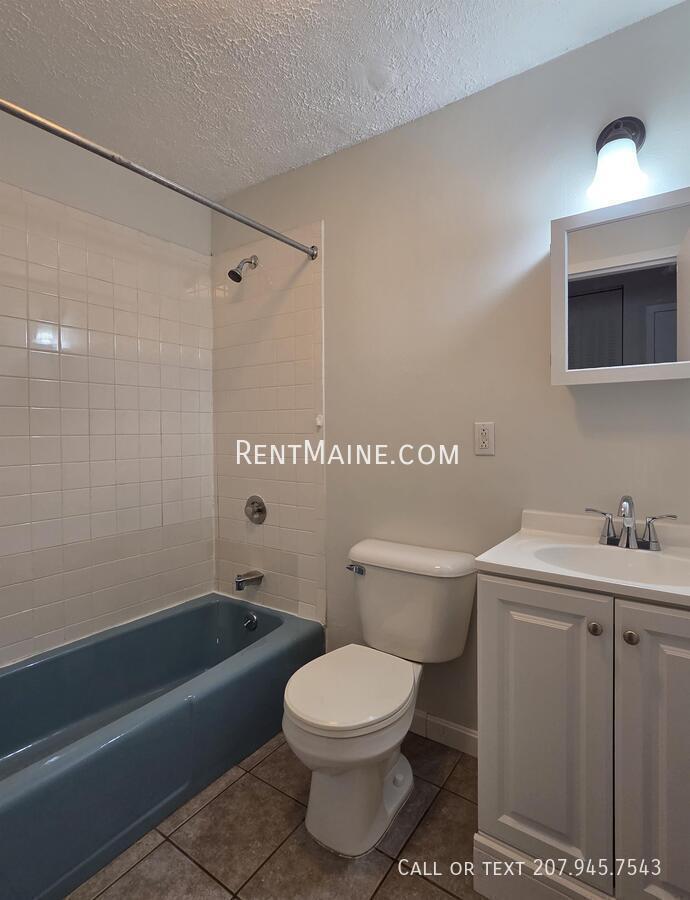 Building Photo - 10 Tall Pines Dr