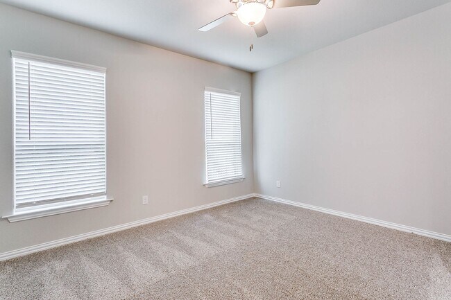 Building Photo - ? 1/2 Off First Month’s Rent! ?