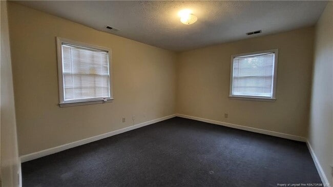 Building Photo - 1005 N Elm St