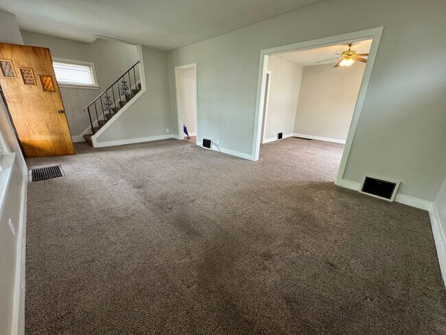 Building Photo - Newly updated 3 bd single fam house ( NO VOUCHERS)