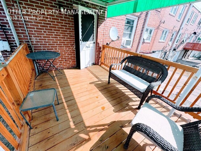 Building Photo - Charming 2BR/1BA Apartment in the Heart of...