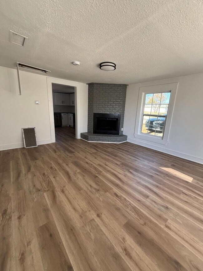 Building Photo - 1301 S Scullin Ave