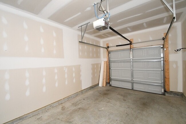 Building Photo - MOVE-IN READY Carolina Forest