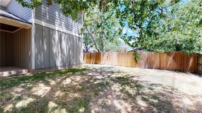 Building Photo - 302 Gilchrist Ave