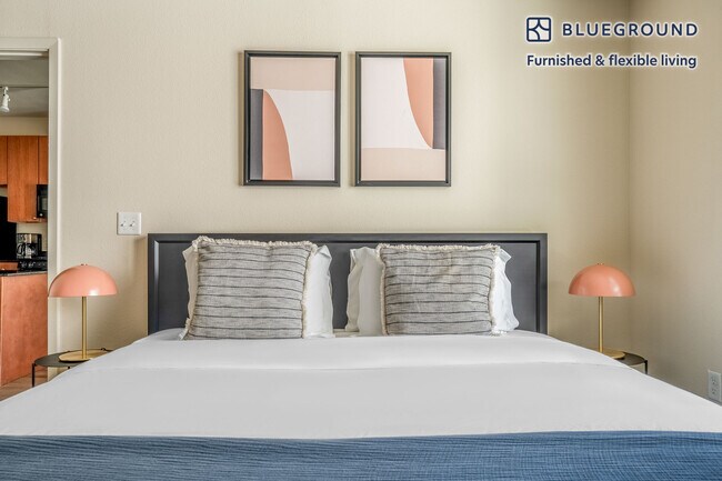 Building Photo - 3210 Esperanza Crossing