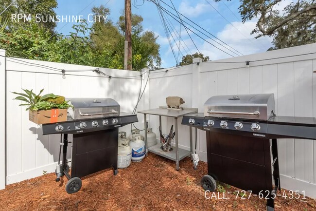 Building Photo - 1500 Clearwater Largo Rd