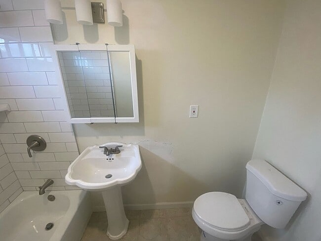 Building Photo - OPEN HOUSE this WEEKEND! 17th & 18th / /3 ...