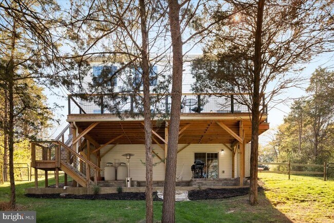 Building Photo - 321 Whispering Echos Dr