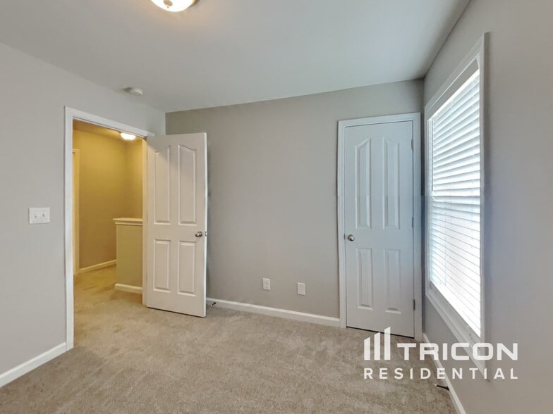 Building Photo - 2712 Arthurs Ct