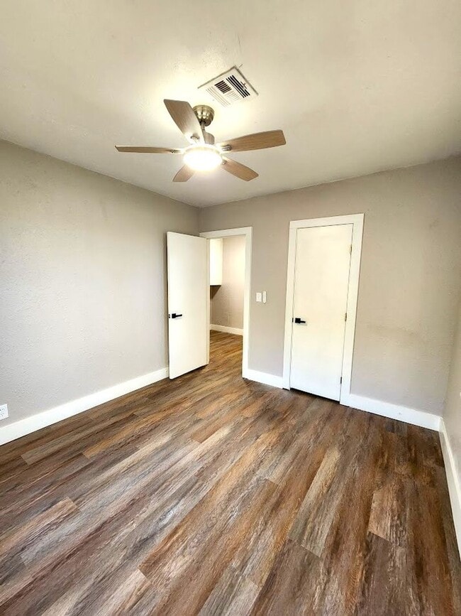 Building Photo - Fantastic 1 Bed 1 Bath Duplex in Shartel Blvd Addn. Close to OCU