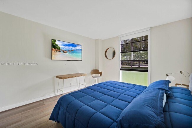 Building Photo - 3101 N Country Club Dr