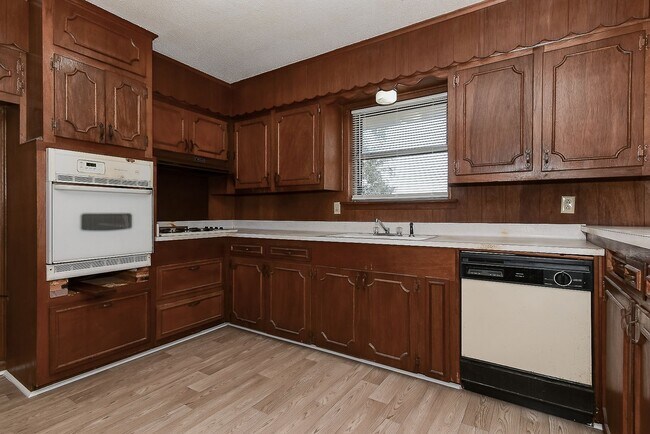 Building Photo - 1208 Yellowstone St