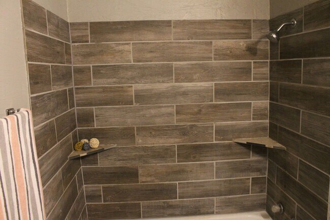 Building Photo - Spacious House for Rent in the Heart of Tu...