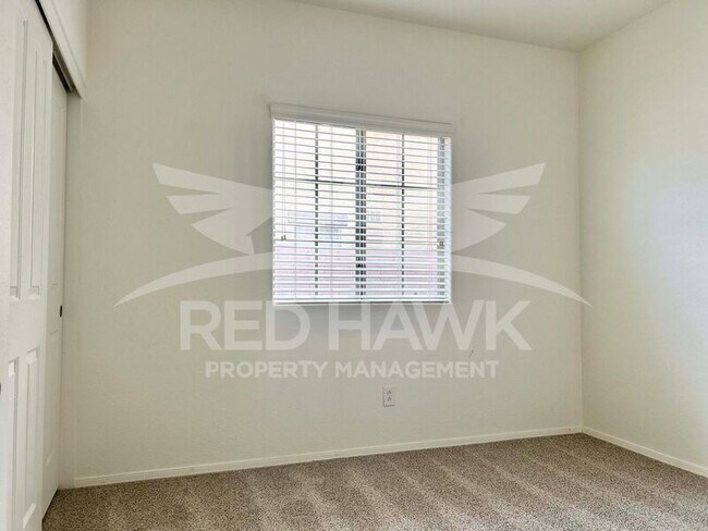 Building Photo - 1057 E Sourwood Dr