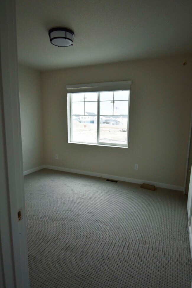 Building Photo - 10202 Spry St
