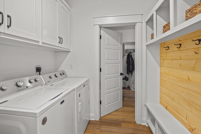 Building Photo - 27 Duxford Cir