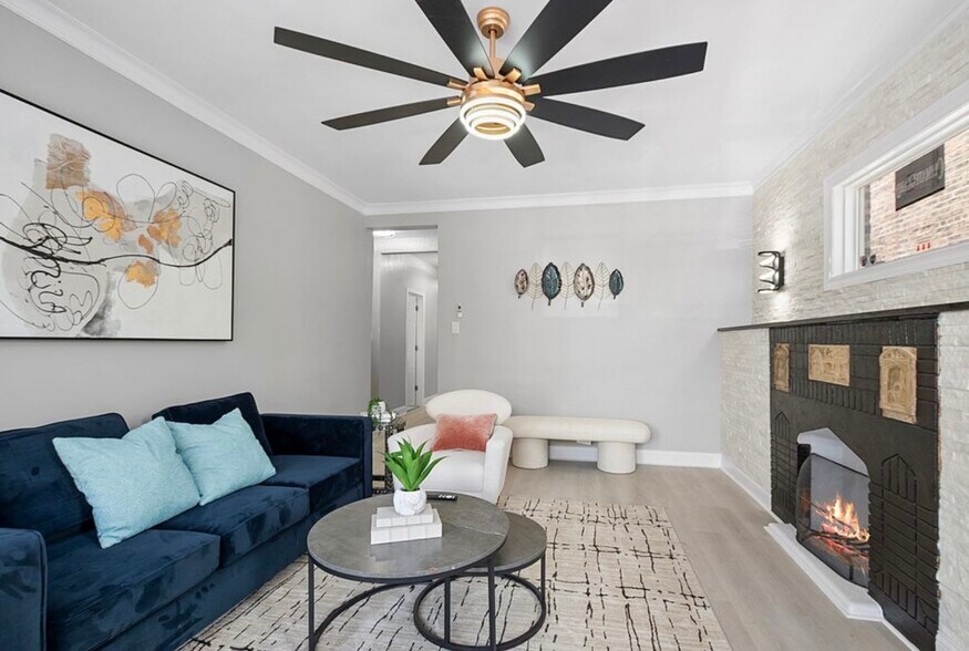 Building Photo - 1809 W Armitage Ave