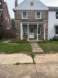 Building Photo - House for rent in York City!