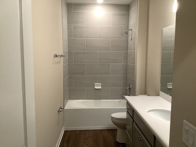 Building Photo - 300 Anastasia Park Rd