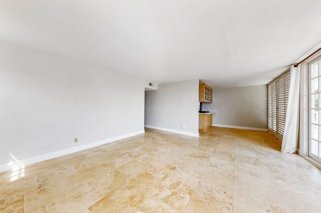 Building Photo - 242 Lobiero