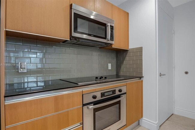 Building Photo - 1050 Brickell Ave