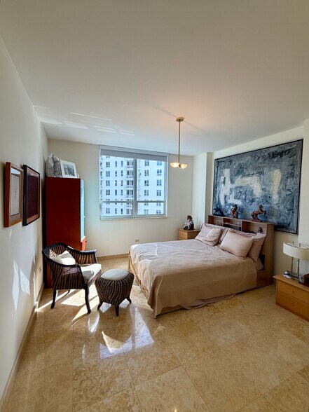 Building Photo - 801 Brickell Key Blvd