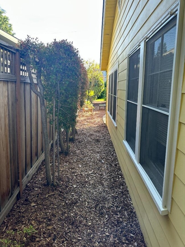 Building Photo - 204 Caldwell Ave