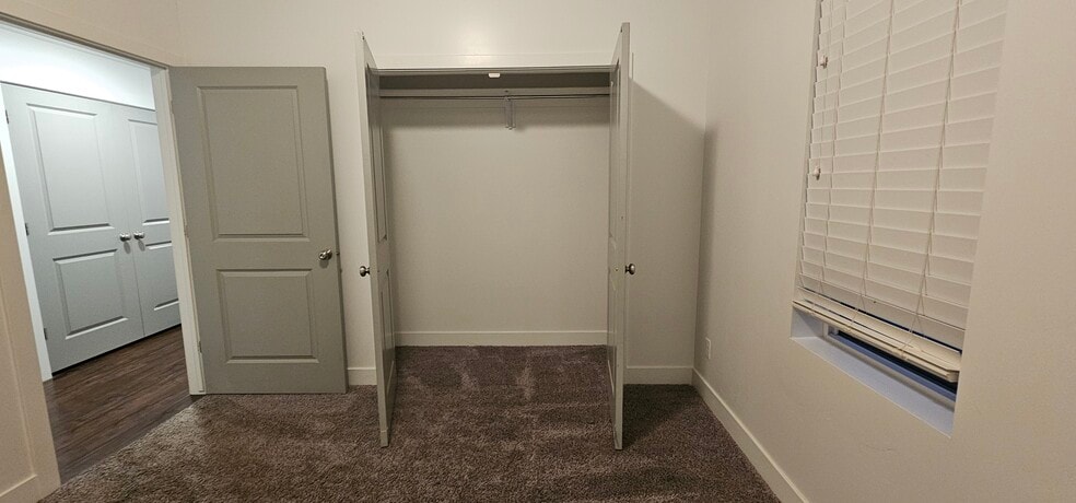 Building Photo - 875 S Depot St