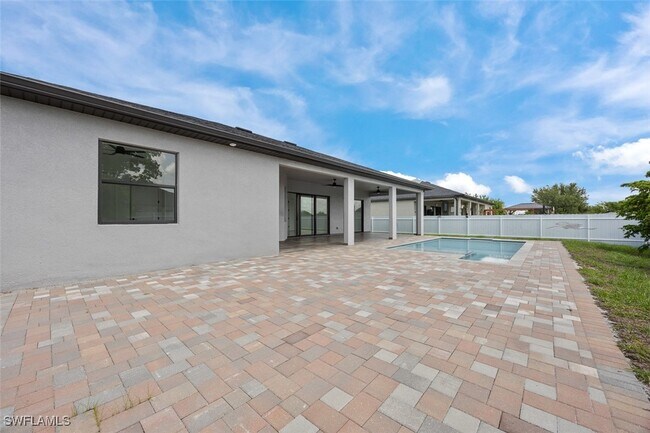 Building Photo - 1609 Nelson Rd N