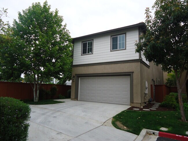 Building Photo - GORGEOUS TWO STORY HOME IN GRANITE HILLS 4 BR, 2.5 BA, 2 CAR GAR