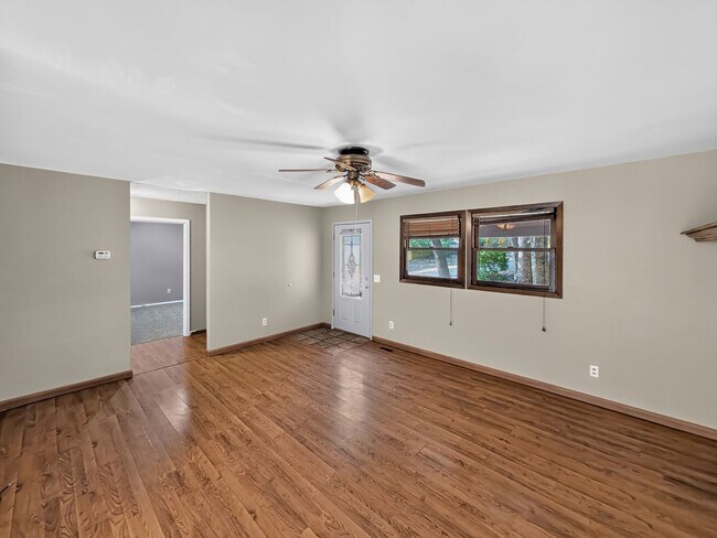Building Photo - 11 Malvern Ln