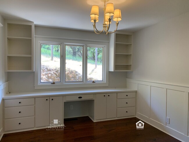 Building Photo - Stunning 3BD/2.5BA Home with Breathtaking ...