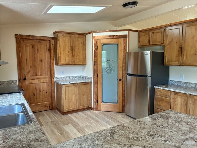 Building Photo - Fully Remodeled 5 Bedroom Home on 1 Acre with Shop, RV Parking & Stunning Views In Shady Cove