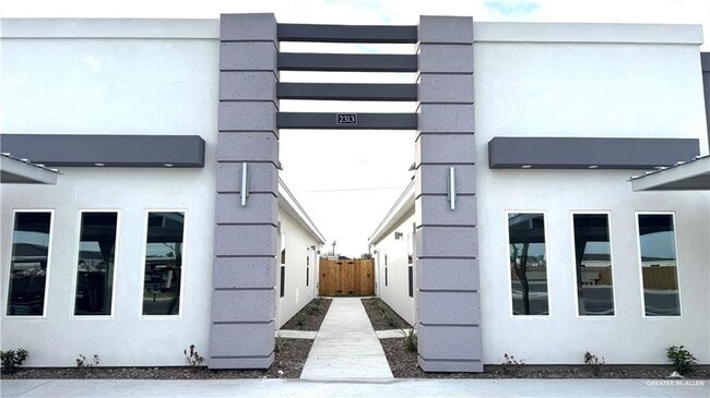 Building Photo - 13 S 43rd St