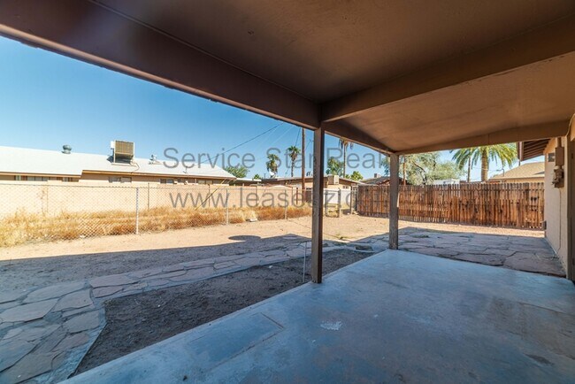 Building Photo - 507 S Hunt Dr