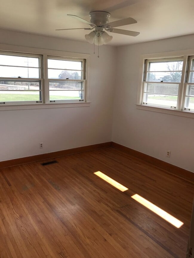 Building Photo - Corner lot with over 2 acre yard in Lebano...