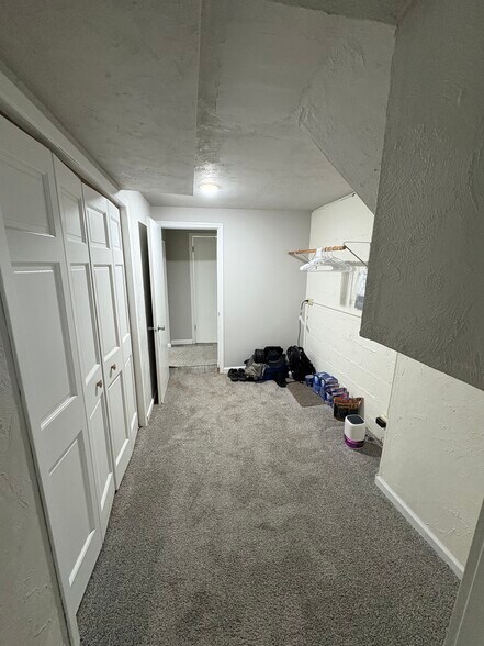 Walk-in closet - 2005 Interurban Rd