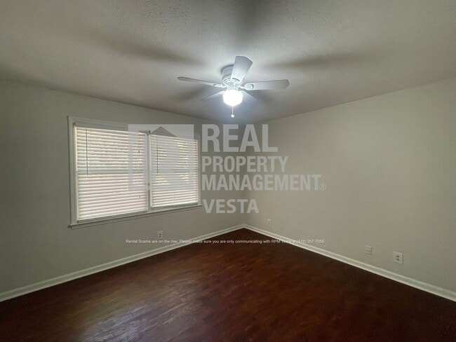 Building Photo - 1427 Royalwyn Dr