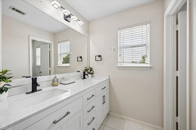 Building Photo - 1810 Freedom Tree Ct