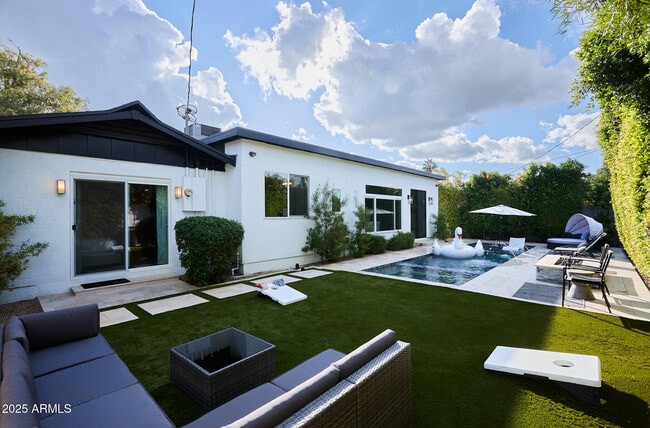 Building Photo - 8620 E Plaza Ave