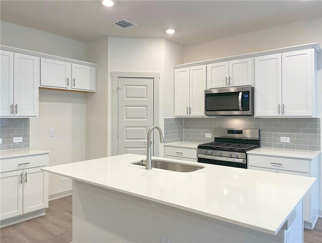 Building Photo - 10501 Defender Trl