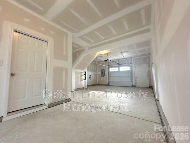 Building Photo - 14910 Meacham Farm Dr