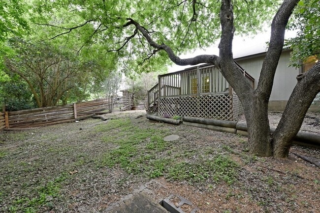 Building Photo - Great 2/2/1 near 1604 & I-35